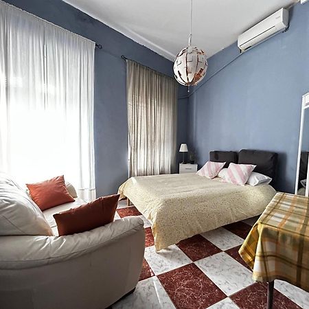 Santa Isabel Low Cost Rooms In Private House เซบีญา ภายนอก รูปภาพ