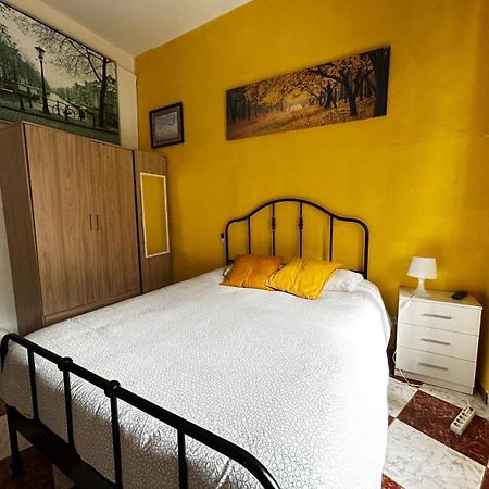 Santa Isabel Low Cost Rooms In Private House เซบีญา ภายนอก รูปภาพ