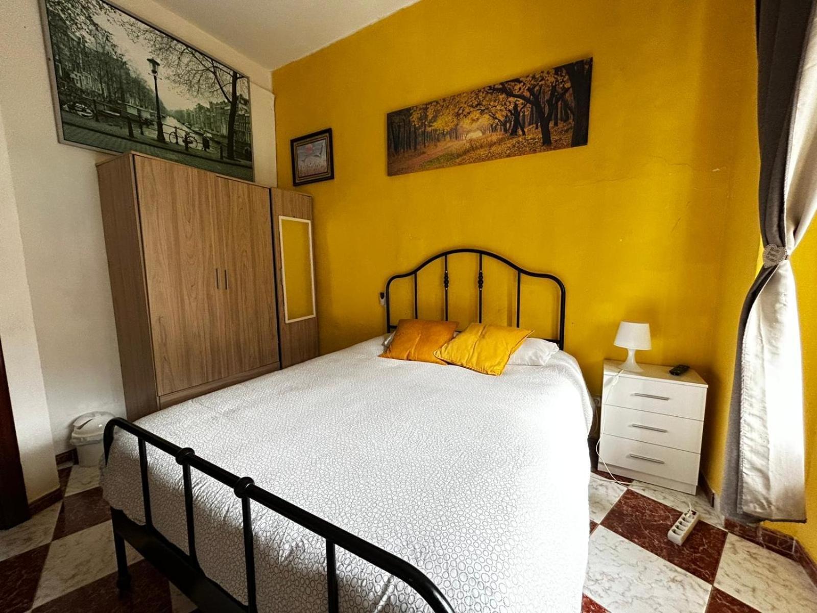 Santa Isabel Low Cost Rooms In Private House เซบีญา ภายนอก รูปภาพ