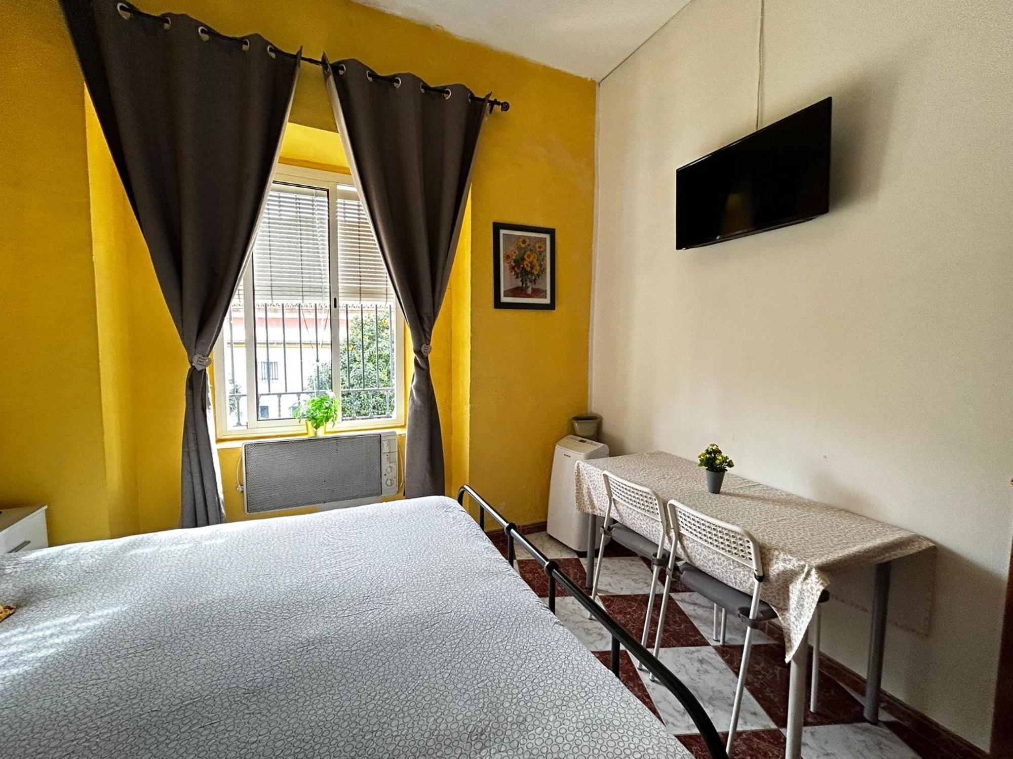 Santa Isabel Low Cost Rooms In Private House เซบีญา ห้อง รูปภาพ